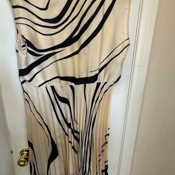 Silk dress - Picture 2 of 3